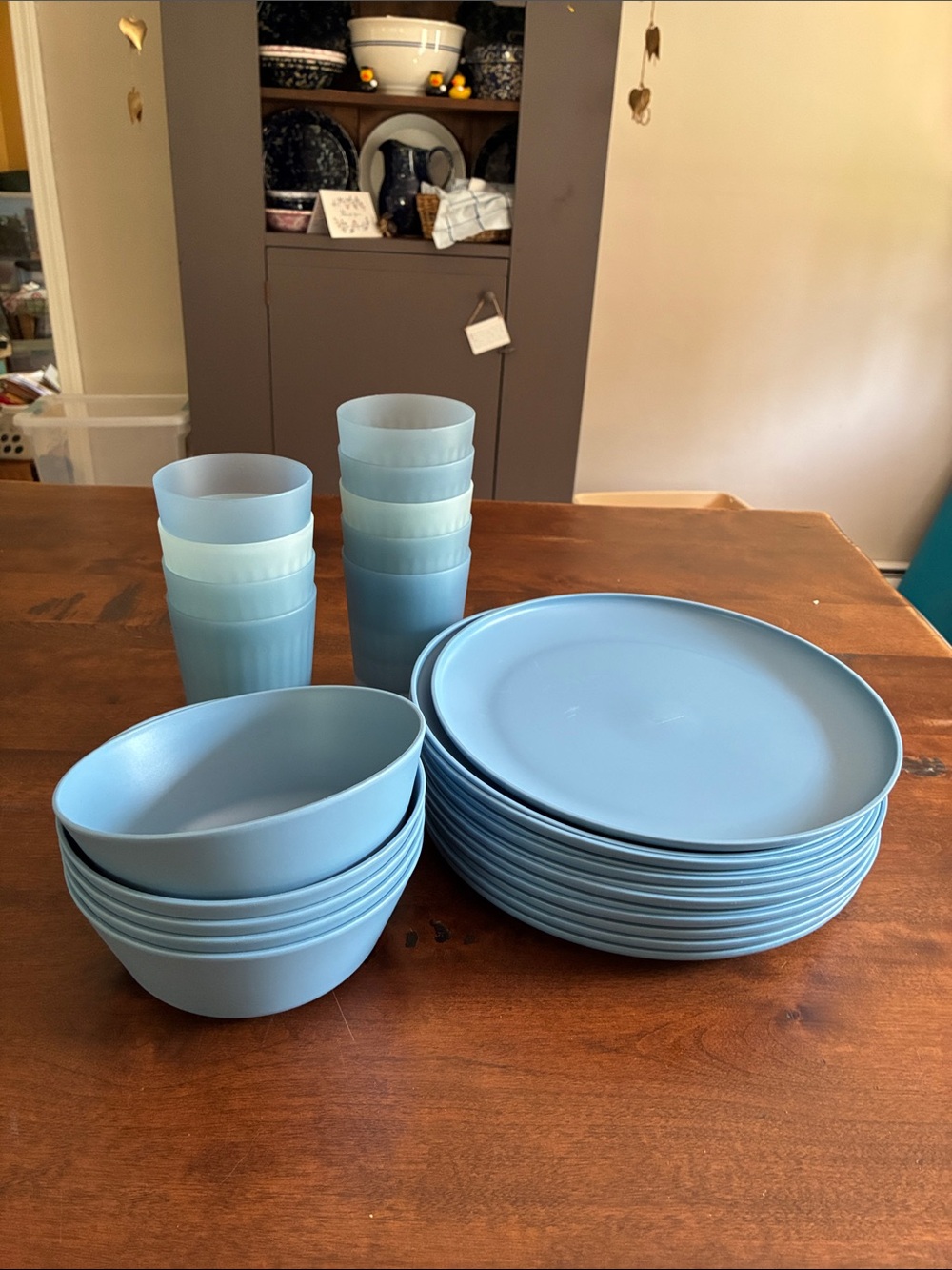 Target—26 Piece Set Plates, Bowls, cups